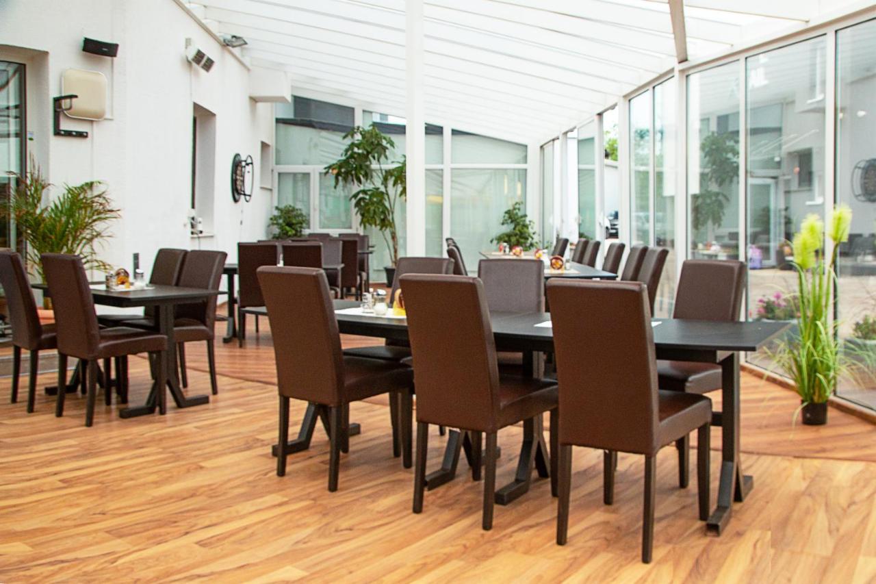 Hotel Khail Maria Lanzendorf Εξωτερικό φωτογραφία